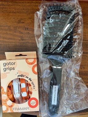 Keratherapy Black Vent Brush with Orange Framar Gator Grips Pack